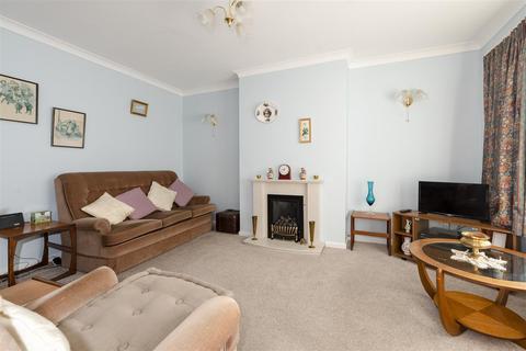 104 Fosseway Avenue, Moreton-in-marsh, GL56 0EA