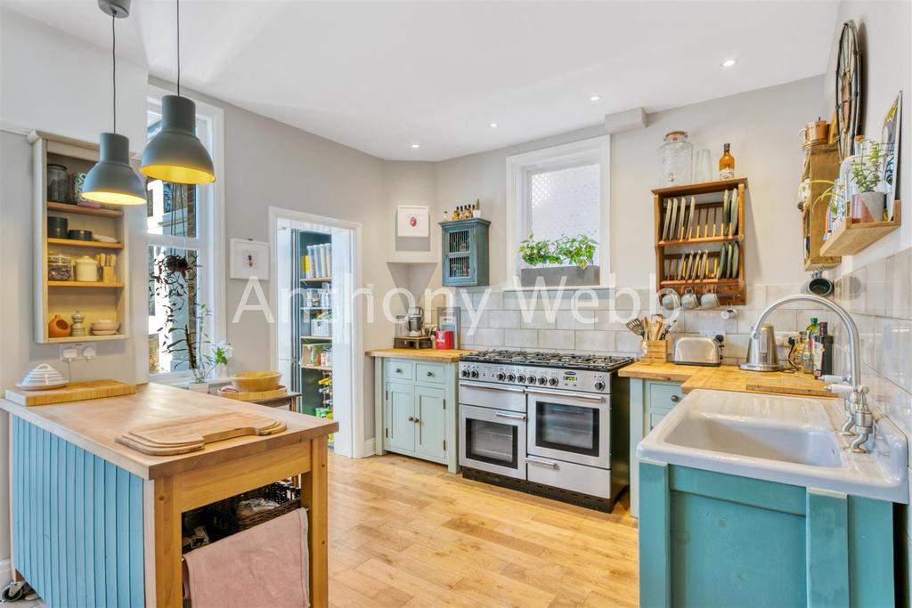 Madeira Road, Palmers Green N13 3 bed semidetached house £750,000