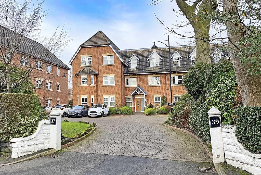 Wellington Road, Timperley 2 bed apartment £250,000