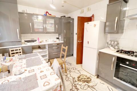 193 Walton Road, London, E12 5RN