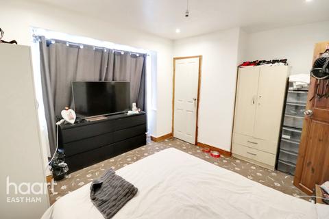 193 Walton Road, London, E12 5RN