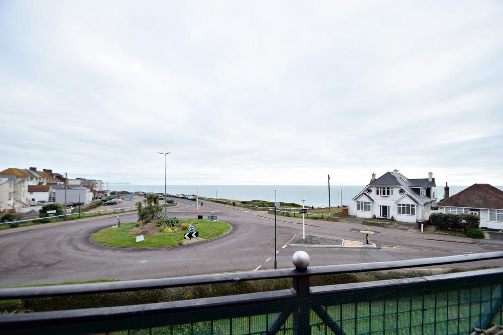 Southbourne 2 bed flat £1,100 pcm (£254 pw)