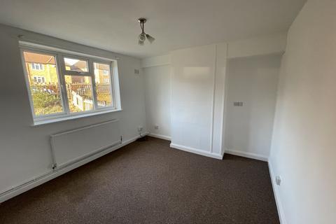 3 bedroom terraced house to rent, Guthridge Crescent,  Leicester, LE3