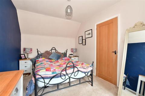 10 Penfold Gardens, Shepherdswell, Dover, CT15 7PQ