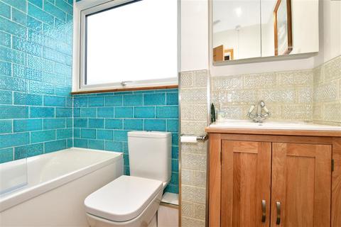 10 Penfold Gardens, Shepherdswell, Dover, CT15 7PQ