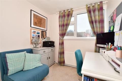 10 Penfold Gardens, Shepherdswell, Dover, CT15 7PQ