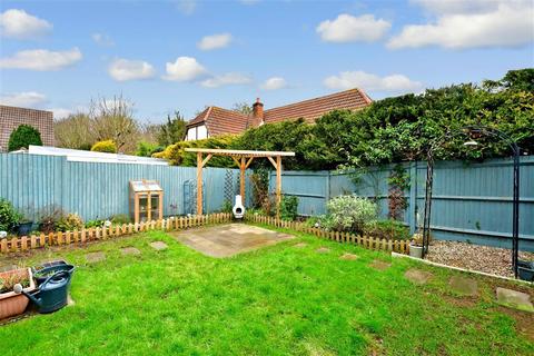 10 Penfold Gardens, Shepherdswell, Dover, CT15 7PQ