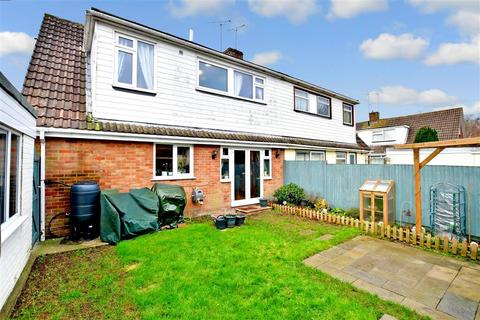 10 Penfold Gardens, Shepherdswell, Dover, CT15 7PQ