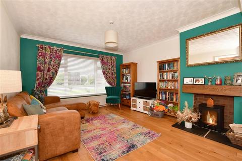 10 Penfold Gardens, Shepherdswell, Dover, CT15 7PQ