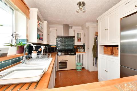 10 Penfold Gardens, Shepherdswell, Dover, CT15 7PQ