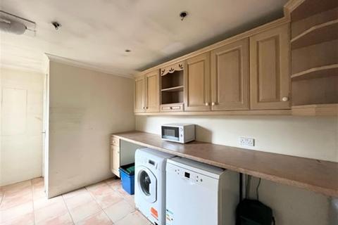 132 Hounslow Road, Twickenham, TW2 7HB
