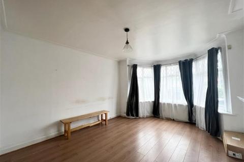 132 Hounslow Road, Twickenham, TW2 7HB