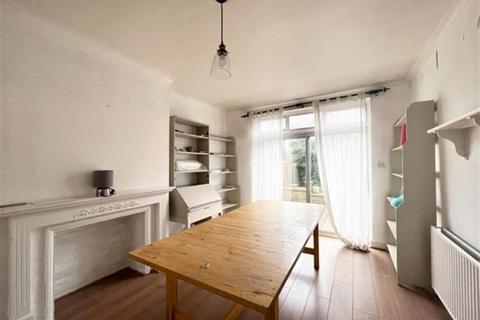 132 Hounslow Road, Twickenham, TW2 7HB