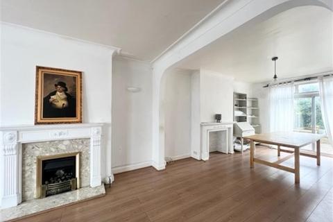 132 Hounslow Road, Twickenham, TW2 7HB