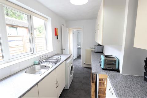 4 bedroom terraced house to rent, Duke Street, Newcastle-under-Lyme, ST5