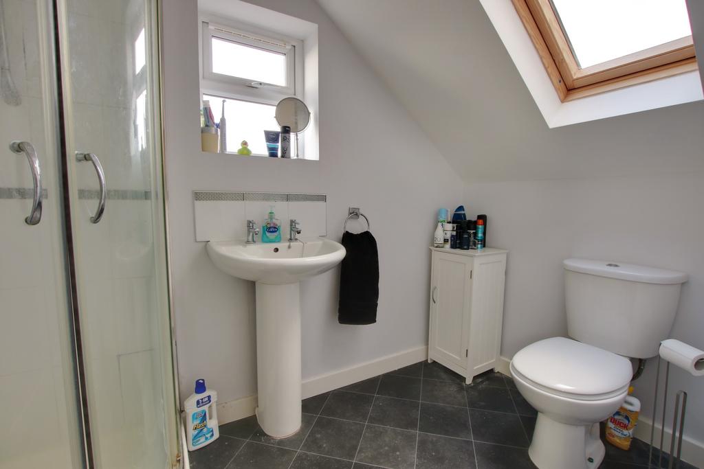 En suite to bedroom one