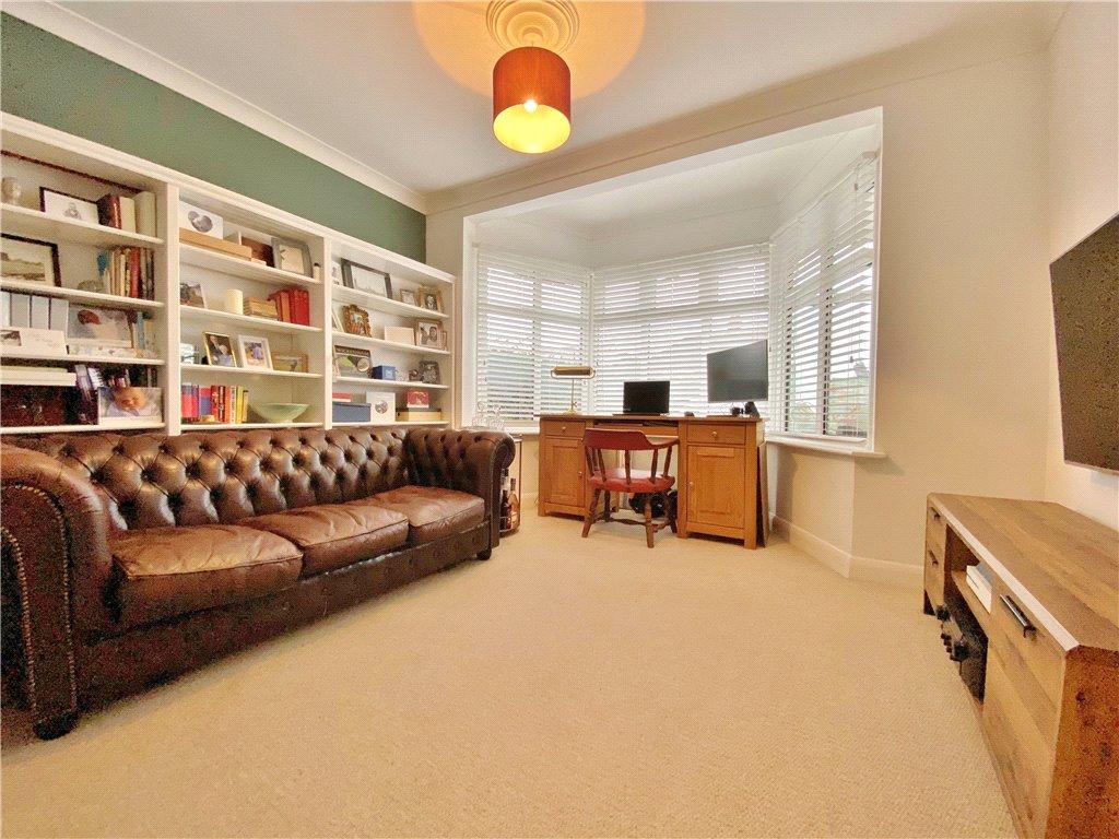 The Ridge, Twickenham, TW2 3 bed semidetached house £750,000