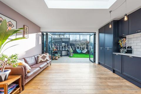 48 Thackeray Avenue, London, N17 9DY