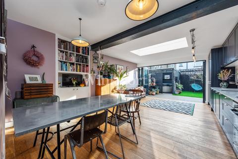 48 Thackeray Avenue, London, N17 9DY