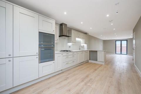 3 bedroom apartment to rent - Landmark Court, 30 Queens Road, Weybridge, Surrey, KT13 9GU