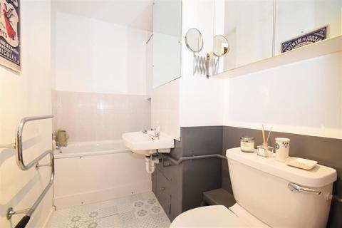 14, Howmic Court Arlington Road, Twickenham, TW1 2BD