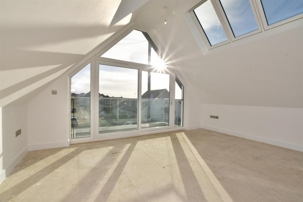 Mayfield Avenue, Peacehaven, East Sussex 3 bed detached house £540,000