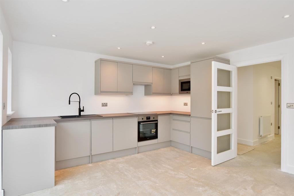 Mayfield Avenue, Peacehaven, East Sussex 3 bed detached house £540,000