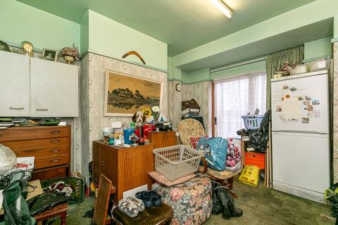 31 Dunkery Road, London, SE9 4HX