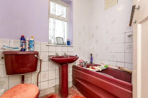 31 Dunkery Road, London, SE9 4HX