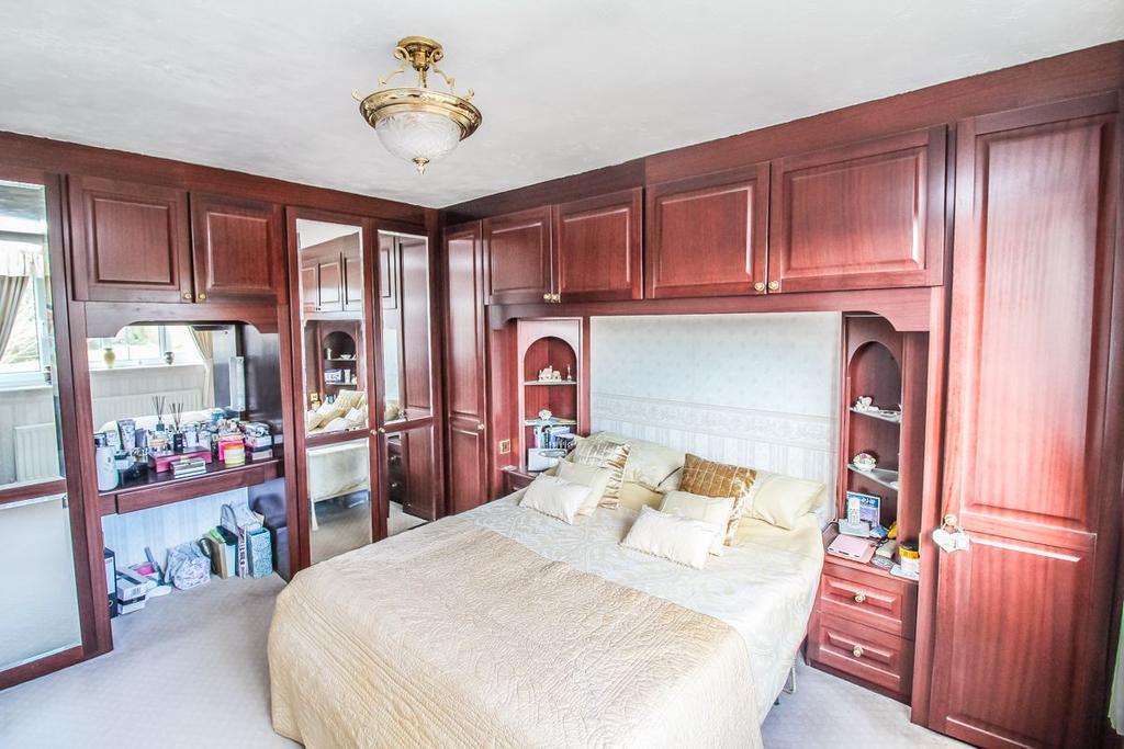 Bedroom 1 pic 2