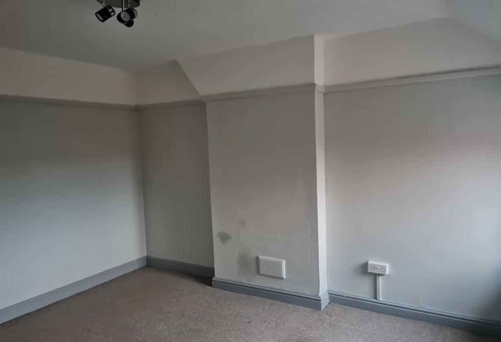 Hagley Road, Rugeley, Staffordshire 3 bed semidetached house £750