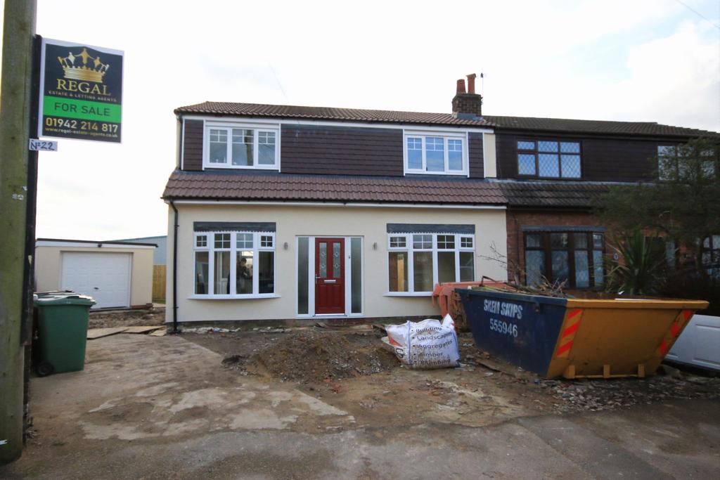Cromford Drive, Pemberton, Wigan, WN5... 3 bed semidetached house £