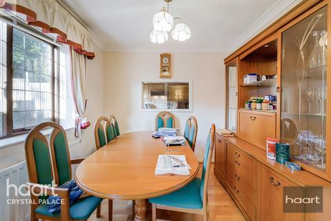 39 Hermitage Road, London, SE19 3QW