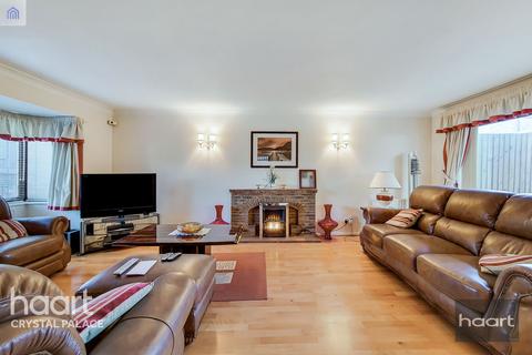 39 Hermitage Road, London, SE19 3QW