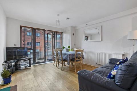 21 Leverton Close, London, N22 7BT