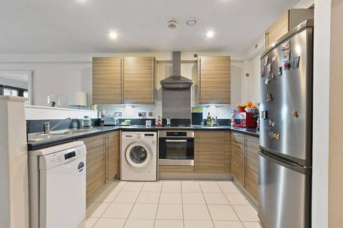 21 Leverton Close, London, N22 7BT