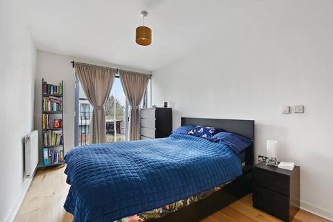 21 Leverton Close, London, N22 7BT