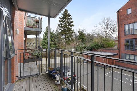 21 Leverton Close, London, N22 7BT