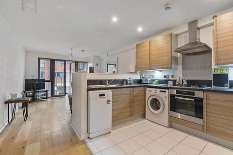 21 Leverton Close, London, N22 7BT