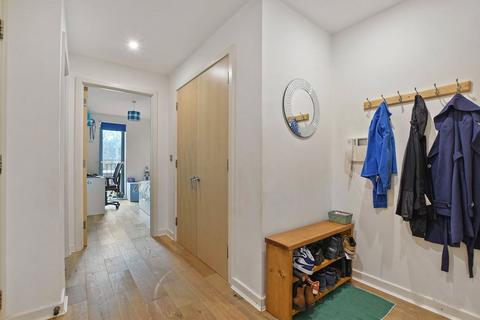 21 Leverton Close, London, N22 7BT