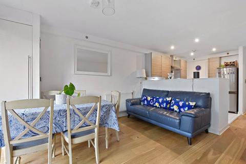 21 Leverton Close, London, N22 7BT