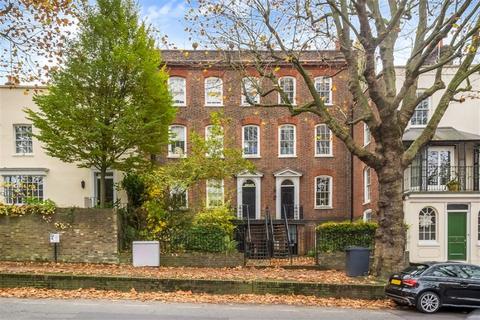 3 bedroom terraced house to rent, North Hill, Highgate, N6