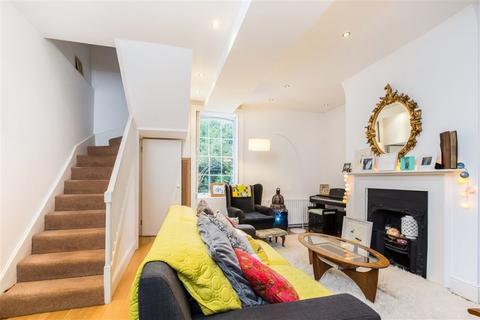 3 bedroom terraced house to rent, North Hill, Highgate, N6