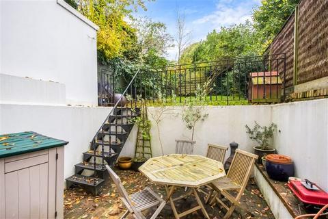 3 bedroom terraced house to rent, North Hill, Highgate, N6