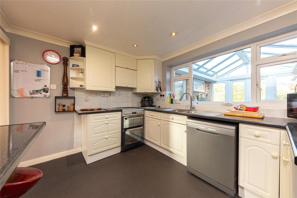 Waterloo Road, Wokingham, Berkshire... 5 bed detached house £800,000