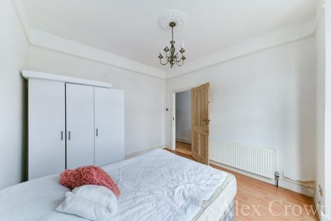 41 Station Crescent, London, N15 5BG