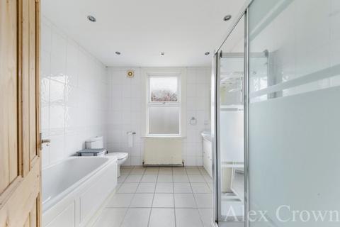 41 Station Crescent, London, N15 5BG