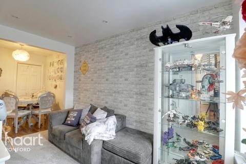 11 Ramsden Drive, Collier Row, Romford, RM5 2NJ