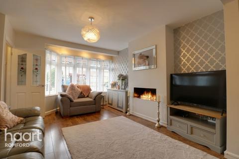 11 Ramsden Drive, Collier Row, Romford, RM5 2NJ