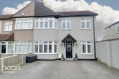 11 Ramsden Drive, Collier Row, Romford, RM5 2NJ